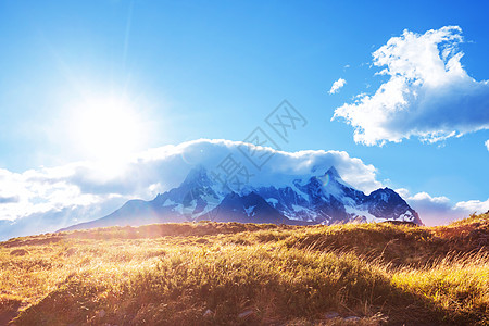 智利托雷斯德尔帕西公园美丽的山景世界著名的徒步旅行地区图片