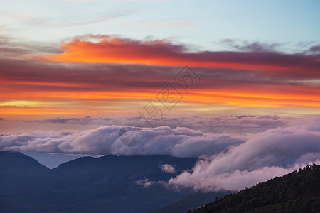 美丽的火山塞尔弗德公园萨尔瓦多日落图片