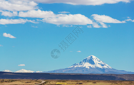 美丽的自然景观山脉火山安第斯地区,玻利维亚图片