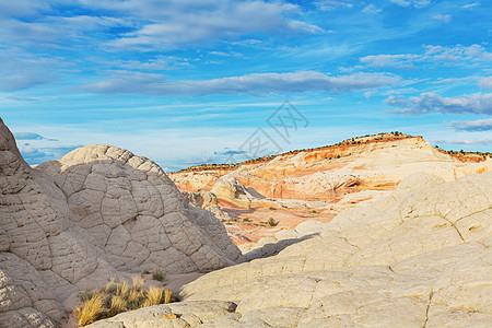 朱红色悬崖纪念碑日出时的风景寻常的山脉景观美丽的自然背景图片