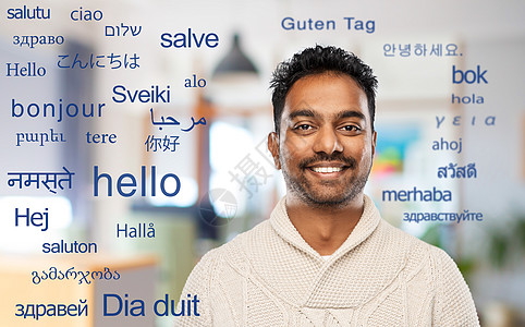 交流,翻译国际微笑的印度男子办公室针织羊毛衫,以同的外语问候语印度人超过外语的单词图片