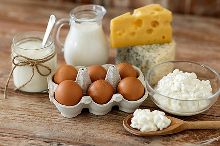 食物饮食白干酪,牛奶罐,自制酸奶鸡蛋木桌上干酪,牛奶,酸奶鸡蛋图片