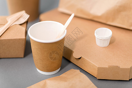 包装,回收饮食次纸容器的外卖食品桌子上外卖食品用次纸容器图片