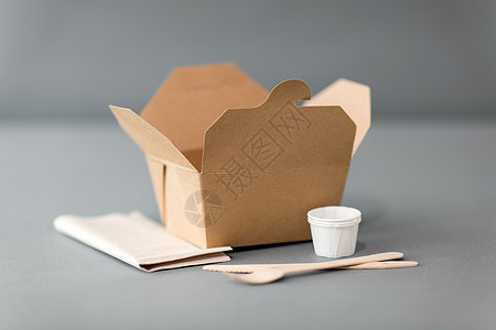 包装,回收饮食次盒外卖食品与木叉,刀餐巾纸桌子上外卖食品用次纸盒背景图片
