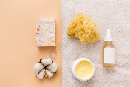 美容,水疗健康精心制作的肥皂棒,身体黄油,天然海绵浴巾上的精油身体黄油,精油,浴巾上的海绵图片