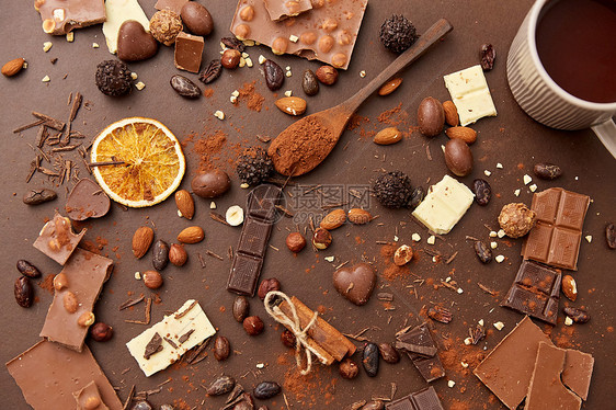 糖果,糖果食品热巧克力与坚果,肉桂可可粉棕色背景热巧克力加坚果,可可粉糖果图片