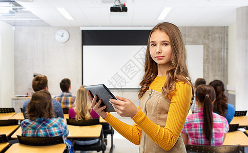 高中,教育,技术人的十几岁的学生女孩用平板电脑的课堂背景学生女孩学校用平板电脑图片