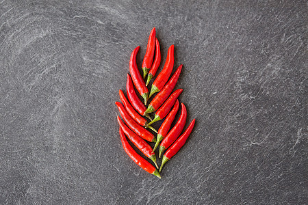 烹饪,食物烹饪红辣椒或辣椒石板石表面石板石表面的红辣椒或辣椒图片