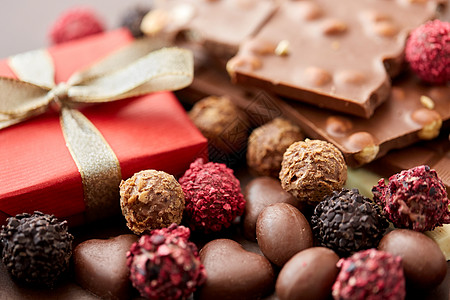 糖果手工巧克力糖果红色礼品盒手工巧克力糖果图片