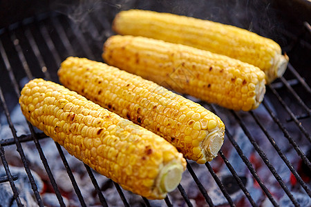 烹饪,烧烤食品玉米烘焙Brazier烧烤户外烤架上的玉米烘焙图片