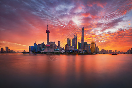 五颜六色的日出陆家嘴天际线黄浦江,上海,中国上海陆家嘴天际线黄埔江日出背景图片