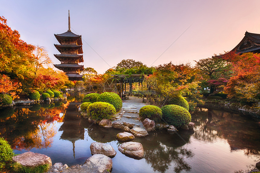 日本京都秋园古塔寺日本最高的木塔联合国教科文织世界遗产地日本京都秋园古木塔寺高清图片下载 正版图片 摄图网 日本京都秋园古塔寺日本最高的木塔联合国教科文织世界遗产地日本京都秋园古木塔寺高清图片下载 正版图片 摄图网