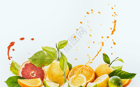 各种柑橘类水果,果汁溅白色背景上橘子,柚子,柠檬绿叶切片,半四分之的水果健康食品饮料的图片