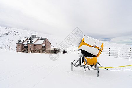 西牙,安达卢西亚,格拉纳达雪炮内华达山脉滑雪胜地运作旅行运动雪炮内华达山脉运行图片