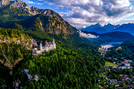 山水村庄德国纽什万斯坦城堡巴伐利亚阿尔卑斯山背景