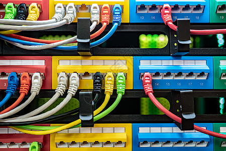 彩色电信彩色以太网电缆连接互联网数据中心的机背景图片