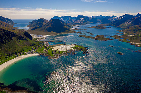 吉婆岛全景海滩掠夺岛挪威诺德兰县的个群岛以独特的风景而闻名,有戏剧的山脉山峰,开阔的大海庇护的海湾,海滩背景