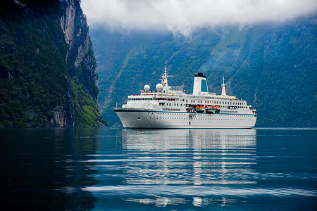 游轮,挪威吉兰格峡湾上的游轮峡湾挪威游客最多的旅游景点之吉兰格峡湾,联合国教科文织的世界遗产图片