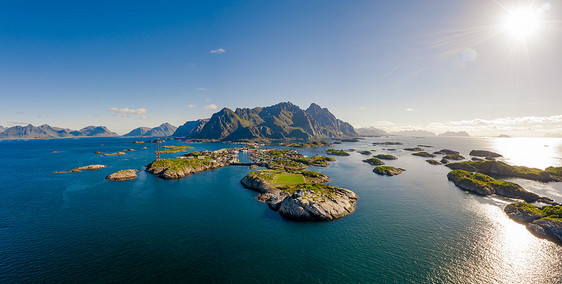 亨宁斯瓦勒罗芬挪威诺德兰县的个群岛以独特的风景而闻名,有戏剧的山脉山峰,开阔的大海庇护的海湾,海滩未触及的土地图片
