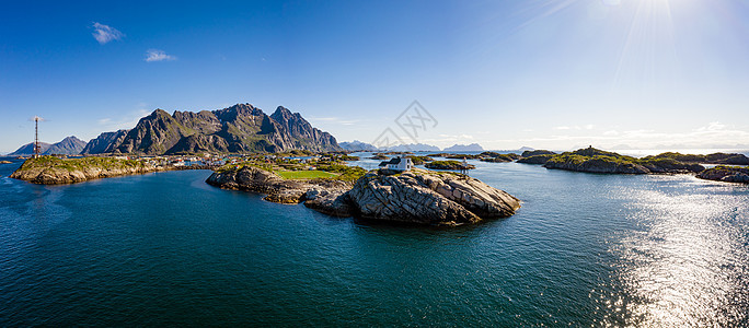 亨宁斯瓦勒罗芬挪威诺德兰县的个群岛以独特的风景而闻名,有戏剧的山脉山峰,开阔的大海庇护的海湾,海滩未触及的土地图片