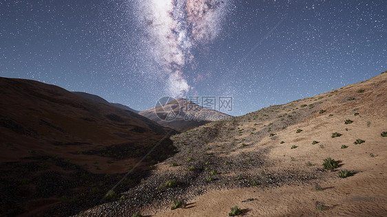 沙漠山脉上方的银河系恒星图片