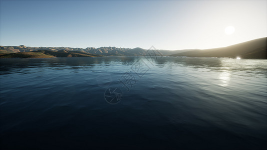 美丽平静的湖日落图片