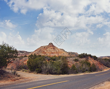 德克萨斯州帕洛杜罗峡谷州立公园观看风景优美的道路图片