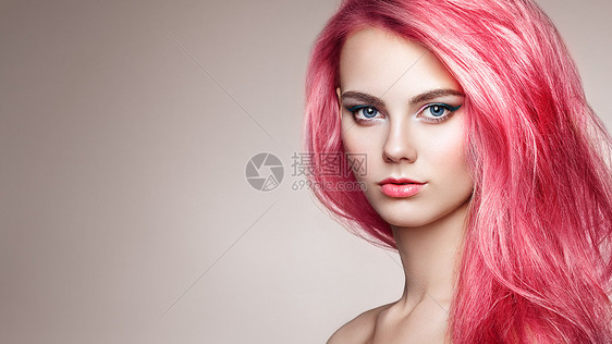 美丽的时尚模特女孩,五颜六色的染发化妆发型完美的女孩完美健康染发的模特图片