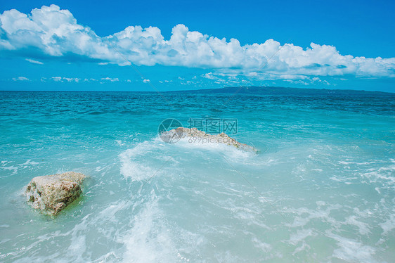 美丽的夏季海洋景观与透明的水岛屿的背景美丽的夏季海洋景观图片