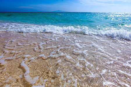 沙滩上的海浪沙滩上的海浪图片