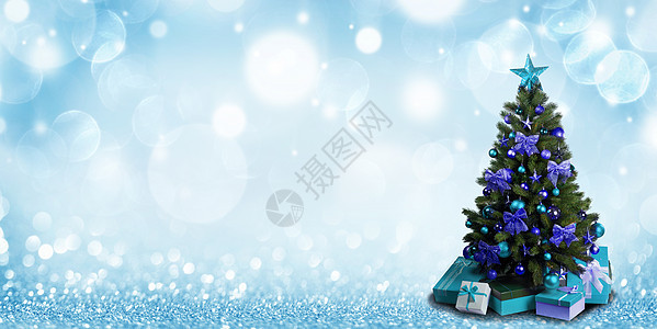 装饰完整的圣诞树,蓝色绿色的鲍布蝴蝶结,并闪光的博克背景上赠送礼物带礼物的圣诞树图片