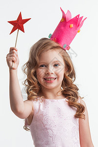 美丽的糖果公主女孩皇冠上着星星形状的魔杖戴着魔杖的皇冠女孩图片