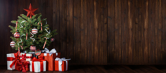 美丽的小圣诞树许多礼物圣诞树礼物图片