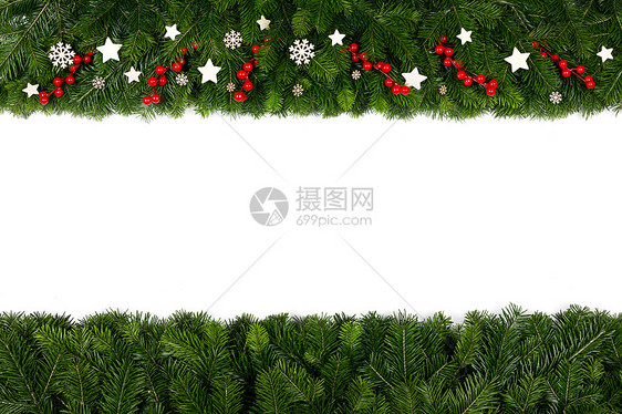 圣诞边框的树枝红色浆果木制装饰白色背景与隔离圣诞树树枝的圣诞框架图片