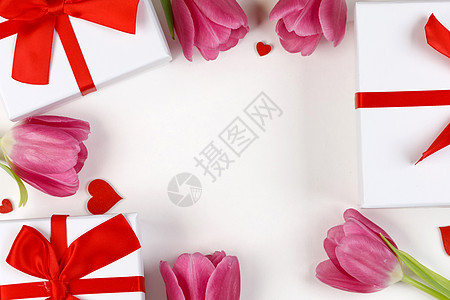 粉红色郁金香礼物心形边框与的白色背景情人节情人节背景背景图片