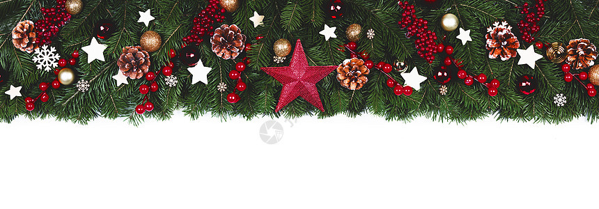 圣诞新年装饰框架隔离白色,冷杉树枝,红色宝贝松果,木制装饰,红色浆果,的文字圣诞装饰框架图片