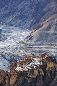 丹卡尔莫纳斯特里栖息喜马拉雅山的悬崖上丹卡尔,斯皮蒂山谷,希马哈尔邦,印度丹卡尔莫纳斯特利栖息印度喜马拉雅山的悬图片