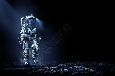 宇航员穿着宇航服行星表面跑步宇航员跑得很快图片