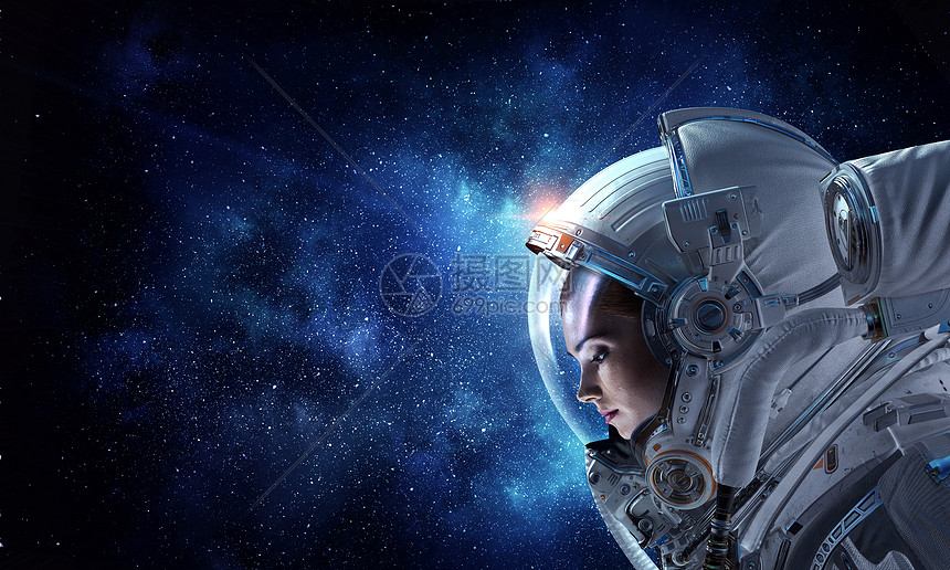 黑暗星空背景下女宇航员的简介穿着太空服的有魅力的女人高清图片下载 正版图片 摄图网 黑暗星空背景下女宇航员的简介穿着太空服的有魅力的女人高清图片下载 正版图片 摄图网