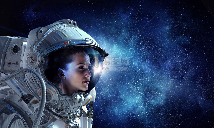 黑暗星空背景下女宇航员的肖像穿着太空服的有魅力的女人高清图片下载 正版图片 摄图网 黑暗星空背景下女宇航员的肖像穿着太空服的有魅力的女人高清图片下载 正版图片 摄图网