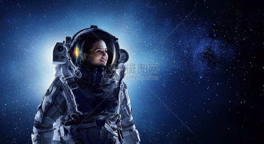 黑暗星空背景下女宇航员的肖像穿着太空服的有魅力的女人高清图片下载 正版图片 摄图网 黑暗星空背景下女宇航员的肖像穿着太空服的有魅力的女人高清图片下载 正版图片 摄图网