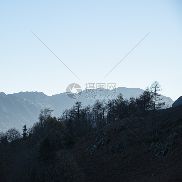 令人惊叹的秋季景观图像,猫钟附近的德温特沃特湖区与充满活力的秋季颜色,所有周围的景观图片