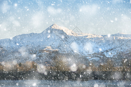 美丽的冬季景观形象雪登山其他山峰雪多尼亚公园大雪风暴图片