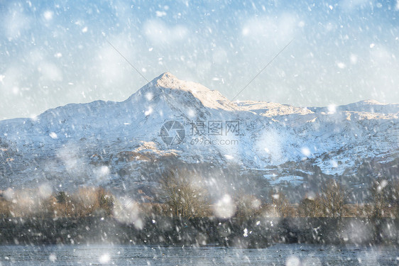 美丽的冬季景观形象雪登山其他山峰雪多尼亚公园大雪风暴图片