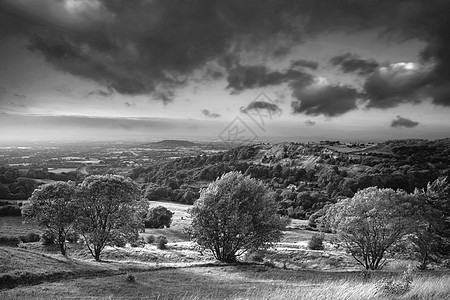 美丽的黑白景观图像英国乡村夏季日落图片