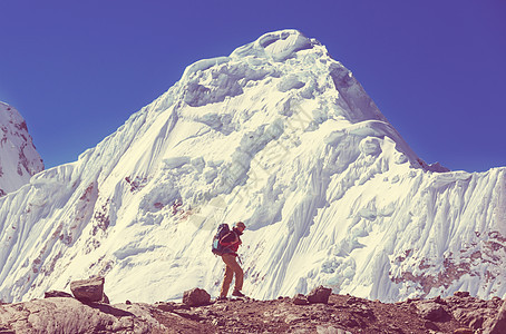 秘鲁科迪勒拉山的徒步旅行场景图片