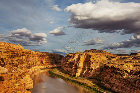 科罗拉多河的峡谷图片