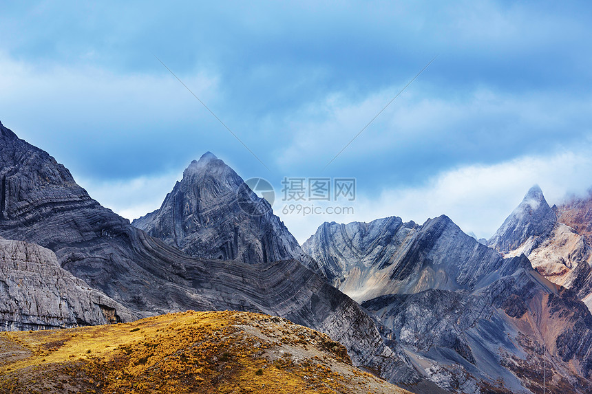 安第斯山脉雪山景观,靠近秘鲁华拉兹图片