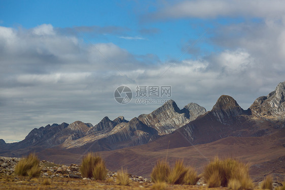 安第斯山脉雪山景观,靠近秘鲁华拉兹图片