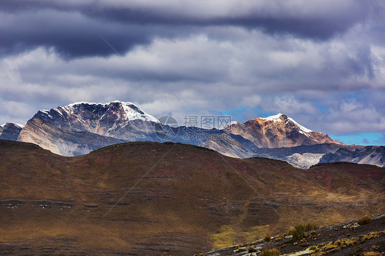 安第斯山脉雪山景观,靠近秘鲁华拉兹图片